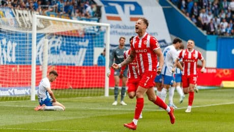 Cottbus nach 3:1 auf Relegationsplatz - Hansa mit herbem Rückschlag im Aufstiegskampf