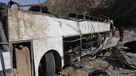 Al menos 76 muertos al incendiarse un autobús con deportados en Afganistán