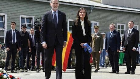 Los Reyes rinden homenaje a los españoles de Mauthausen en el 80 aniversario de la liberación
