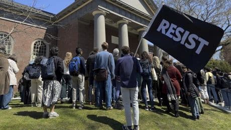 Interdiction des étudiants étrangers à Harvard: la justice suspend la mesure de l'administration Trump