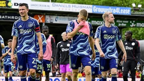 Valentijn Driessen na puntenverlies Ajax: 'Hij had er met rood af gemoeten'