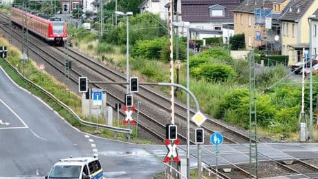 Verkehr: Zwei Menschen sterben an Bahnübergang - Identität geklärt