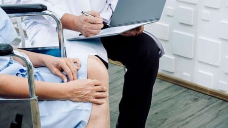 Review launched over reports of delayed response to faulty knee replacement part
