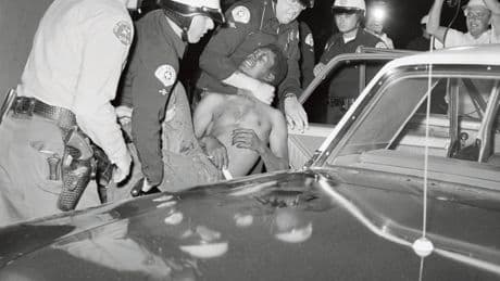 Le 11 août 1965 à Watts, Los Angeles s’embrase contre les violences policières et les inégalités raciales