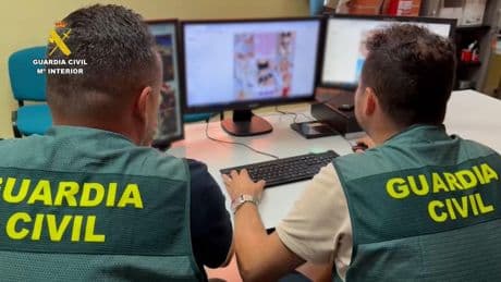 Investigan a un menor por difundir fotos de sus compañeras de instituto desnudas en Valencia