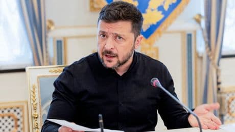 Guerre en Ukraine: Volodymyr Zelensky "reconnaissant" envers Donald Trump pour l'envoi d'armes à Kiev