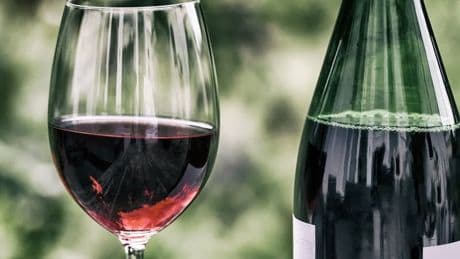 "C'est une lente descente aux enfers": les caves coopératives souffrent de la crise du vin