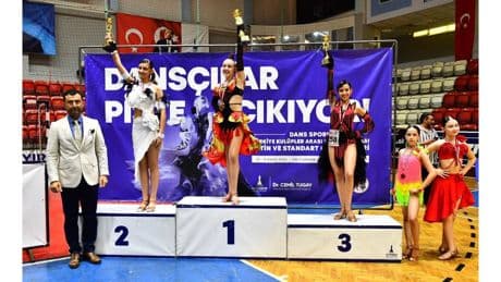 İzmir’de dansçıların kıyasıya rekabeti