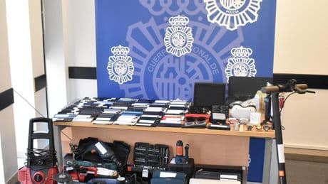 Intervienen en Badalona teléfonos móviles robados durante la Feria de Abril de Sevilla