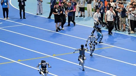 Hip-hop, arts martiaux, football... 500 robots humanoïdes s’affrontent aux premiers Jeux mondiaux à Pékin