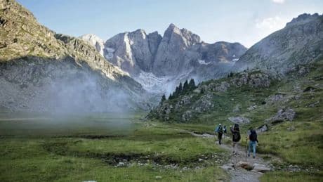 "Un miracle": trois alpinistes ont survécu à une chute de plus de 600 mètres dans les Pyrénées