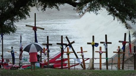 Nieuwe overstromingen dreigen in Texas, zoekacties naar vermisten opgeschort