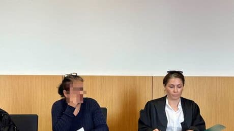 Prozess um Betrug in Düsseldorf: Wahrsagerin soll Mutter die Heilung ihres kranken Sohnes versprochen haben