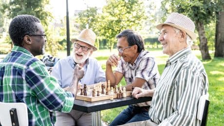 «Tous les jours sont comme des samedis» : entre repos mérité et perte de sens, la délicate transition vers la retraite