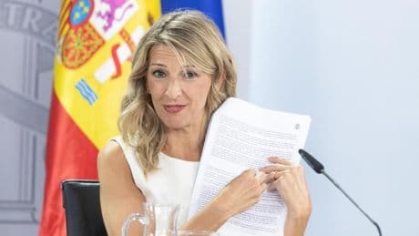 Yolanda Díaz se anota una victoria política con los permisos parentales y anticipa la próxima batalla por el SMI