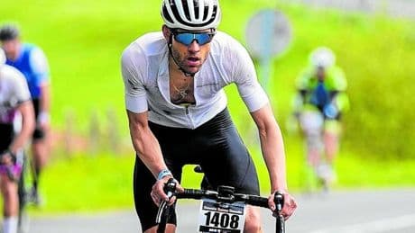 Catorce horas de pedaladas para no olvidar: «Soy aquel al que mataron a su padre»