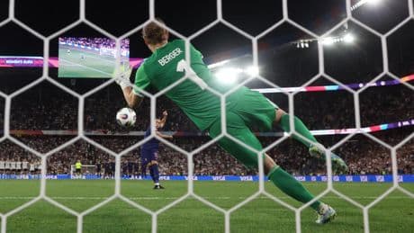 Berger da el pase a Alemania, a la que España espera en semifinales