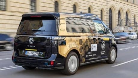 Ora anche Volkswagen ha il suo robotaxi: mille Id.Buzz in arrivo ad Amburgo e Los Angeles