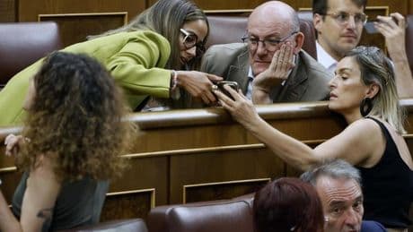 La abstención del PNV permite al Congreso exigir a Sánchez explicaciones por el 'caso Cerdán'