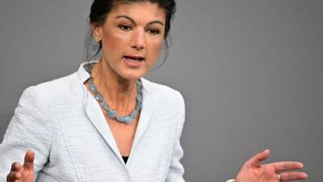 En Allemagne, Sahra Wagenknecht, leader d’un parti de gauche radicale, fait des appels du pied à l’AfD