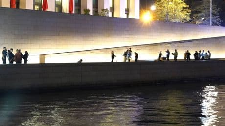 Gewalt in Berlin: Mann am Humboldt Forum getötet – mit Messer? | Polizei