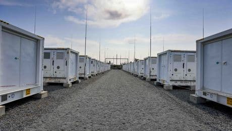 Größter Batteriespeicher Deutschlands ist am Netz: Er spart Millionen Euro ein