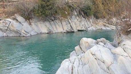 La piscina natural de ensueño en Huesca con aguas cristalinas: un lugar de cuento de hadas en plenos Pirineos