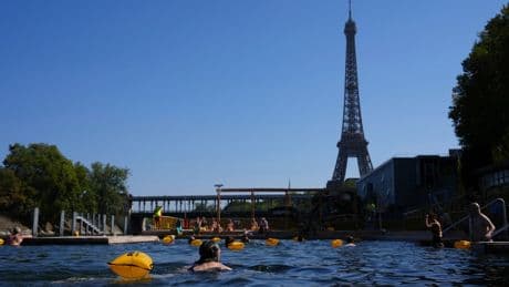 Tourists embrace new favourite pastime as heatwave scorches Paris