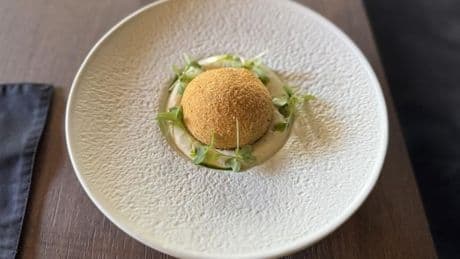 Arancini mit Pilzfüllung und Blumenkohlcreme aus dem „Bonvivant“