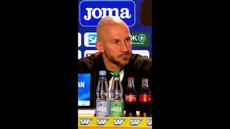„STOPP!" - Bundesliga-Trainer zofft sich mit Reporter