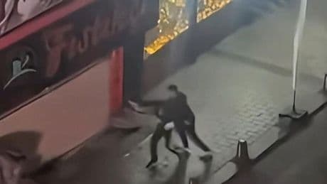 Gaziosmanpaşa'da tartıştığı kadını sokak ortasında darp etti