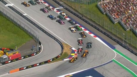 GP Austria, la diretta: duello Norris e Piastri che si superano a vicenda, Leclerc già lontano