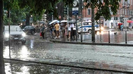 Maltempo oggi al Nord: temporali in Toscana e Liguria, pioggia anche nel Lazio e in Umbria. Temperature in calo