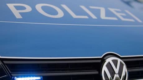 Kriminalität: 13-Jähriger wirft Fahrrad vor einfahrenden Zug