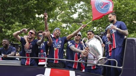 Ligue des champions: le PSG célèbre son sacre européen à Paris, les Champs-Élysées en fusion