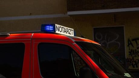 Nächtlicher Einsatz: Brennendes Studentenheim - Mann in Lebensgefahr