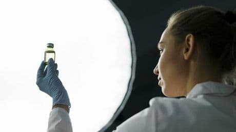 Longevità, la fissazione dei ricchi contro l'invecchiamento: cliniche extralusso e rimedi futuristici per oltre 63 miliardi