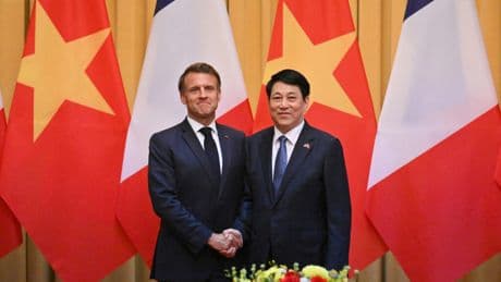 La tournée d'Emmanuel Macron en Asie du Sud-Est, entre enjeux économiques et stratégiques