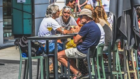 Dos de cada tres españoles son incapaces de desconectar de su trabajo este verano