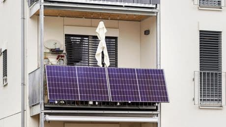 Preis, Aufwand, Flexibilität: Balkonkraftwerk oder PV-Anlage: Welche Technik ist wann im Vorteil?