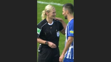 Ein Klassiker aus 2017 - SIE ist die erste Schiedsrichterin der Bundesliga