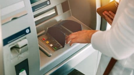 Sind die Scheine weg? Das passiert, wenn Sie Ihr Geld im Automaten vergessen