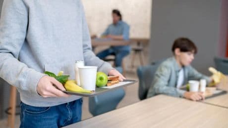 Comuns y Govern pactan 37 millones para clases de refuerzo y 20 al comedor escolar para aprobar el tercer suplemento de crédito
