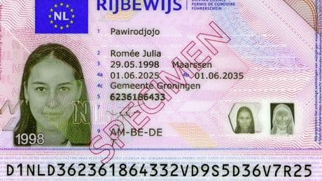 Nieuw rijbewijs gelanceerd met verborgen werelden: ’Ik ga niet alle veiligheidslagen uitleggen’