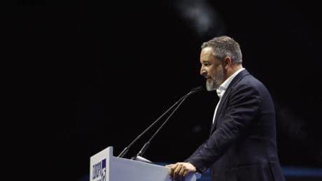 Abascal tilda a Sánchez de "psicópata" y dice que quiere violencia para mantener el poder
