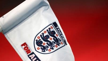 Inglaterra veta a las mujeres transgénero en el fútbol femenino