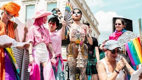 « Les queers ont toujours existé à la campagne » : derrière l’essor des Prides partout en France, la visibilité des personnes LGBTQIA + hors des grandes villes