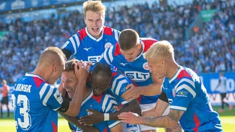Pure Erleichterung bei Hansa - Hansa Rostock feiert den Saubermann-Start