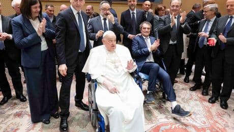 Vatican : le pape a reçu et remercié le personnel de l'hôpital où il a été soigné