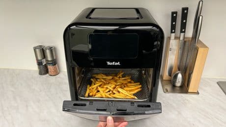 Heißluftfritteuse für alle Fälle: Tefal FW5018 EasyFry im Test